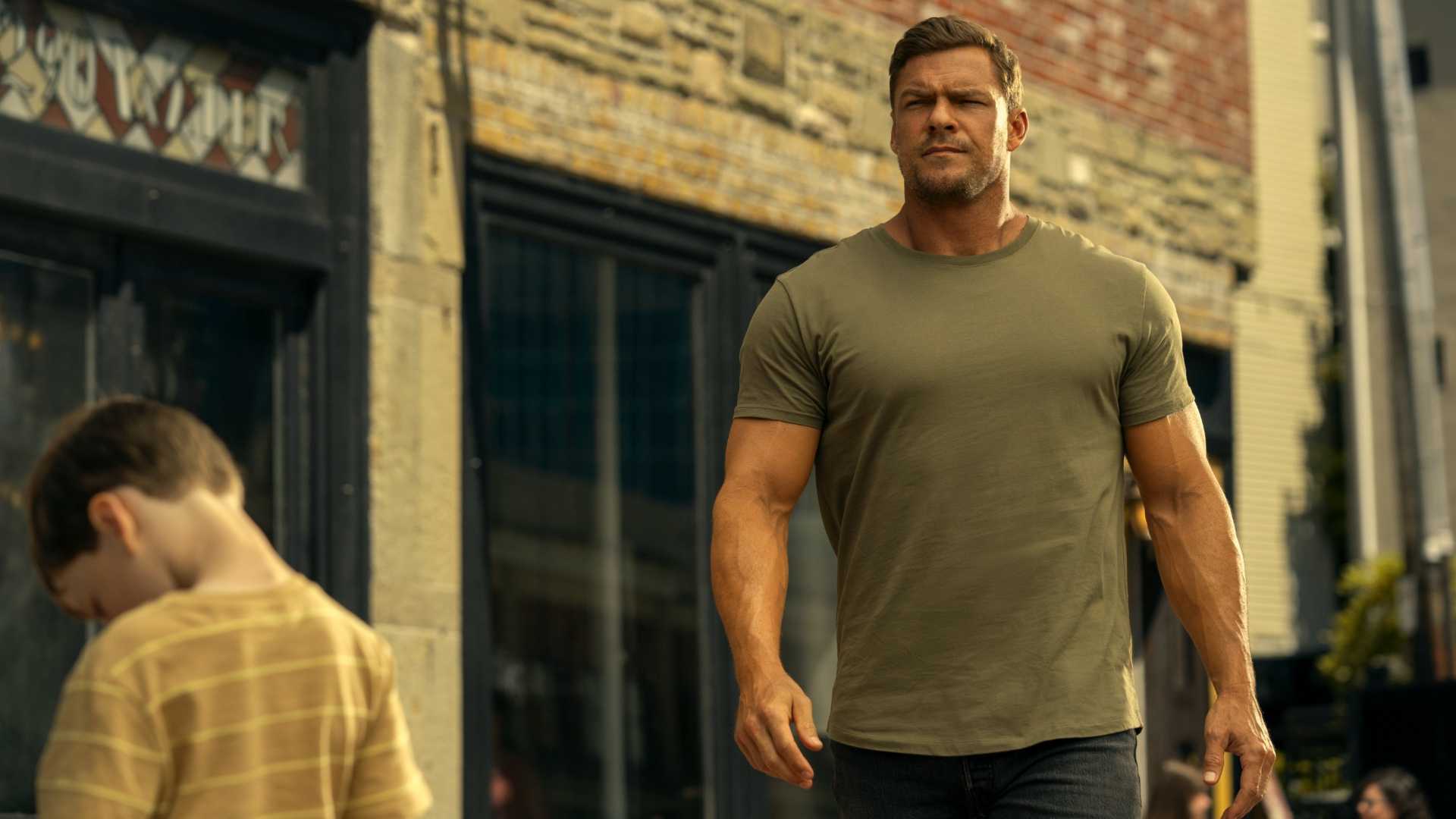 Alan Ritchson in Reacher season 3.