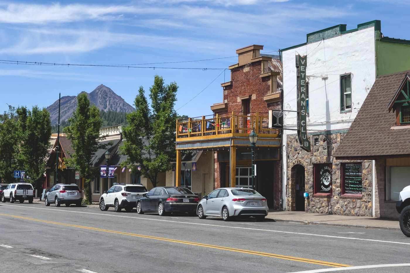 The small town of Mount Shasta with the mountain rising behind it