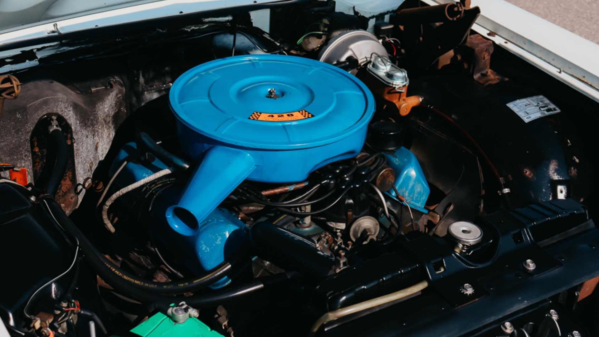 Engine of 1967 Ford Country Squire 428