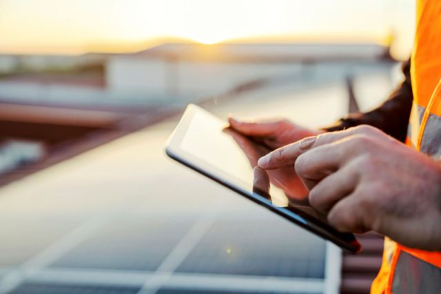 Solar technician creates free tool to help homeowners size systems without the sales pitch
