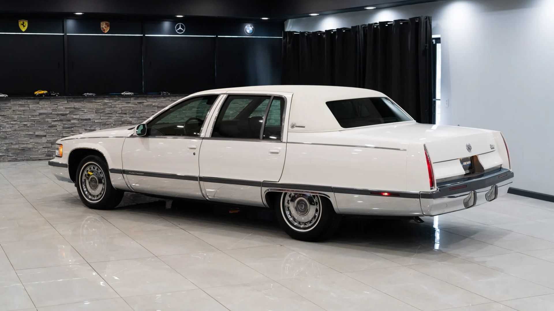 Cadillac Fleetwood Brougham rear three-quarter