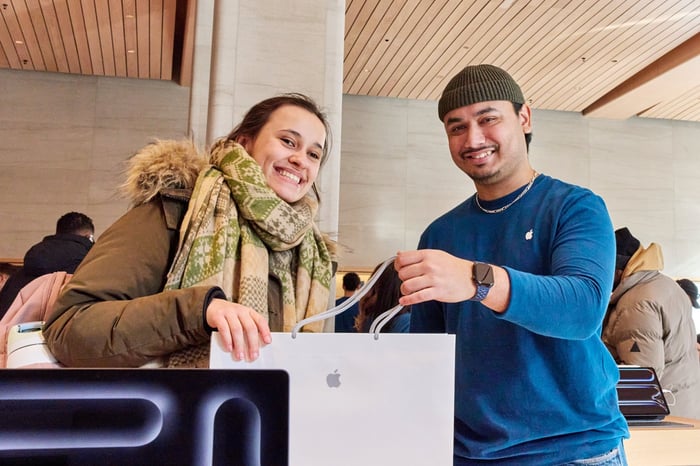 A person buying a product at an Apple store.