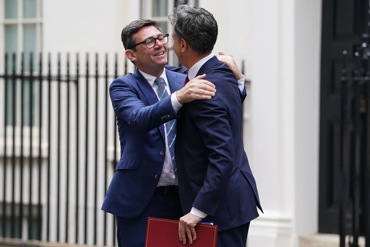 Starmer exits No10 with hug from wife Victoria as Burnham becomes PM