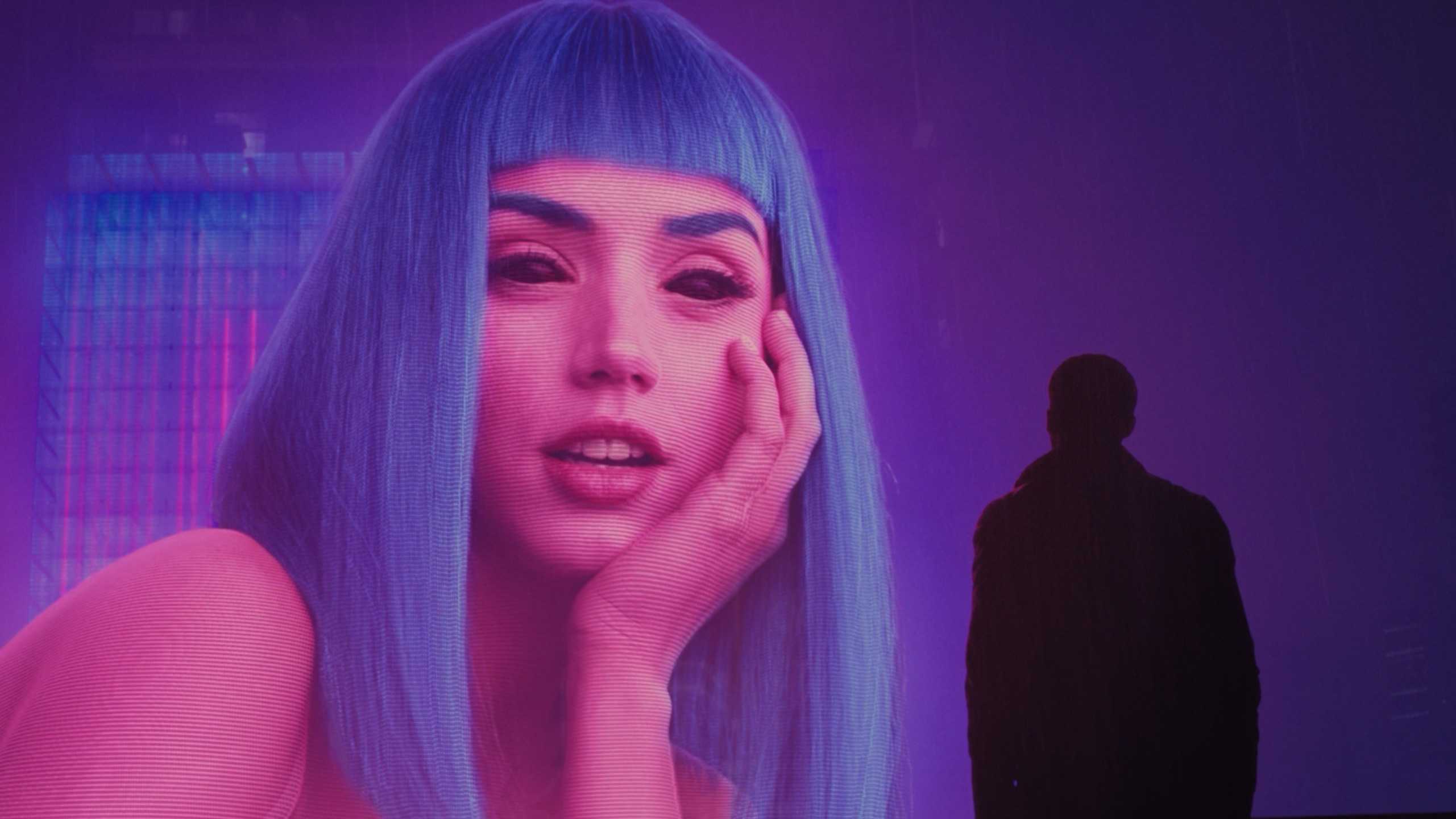 Ryan Gosling’s K looking at an AR projection of Ana de Armas’ Joi in Blade Runner 2049