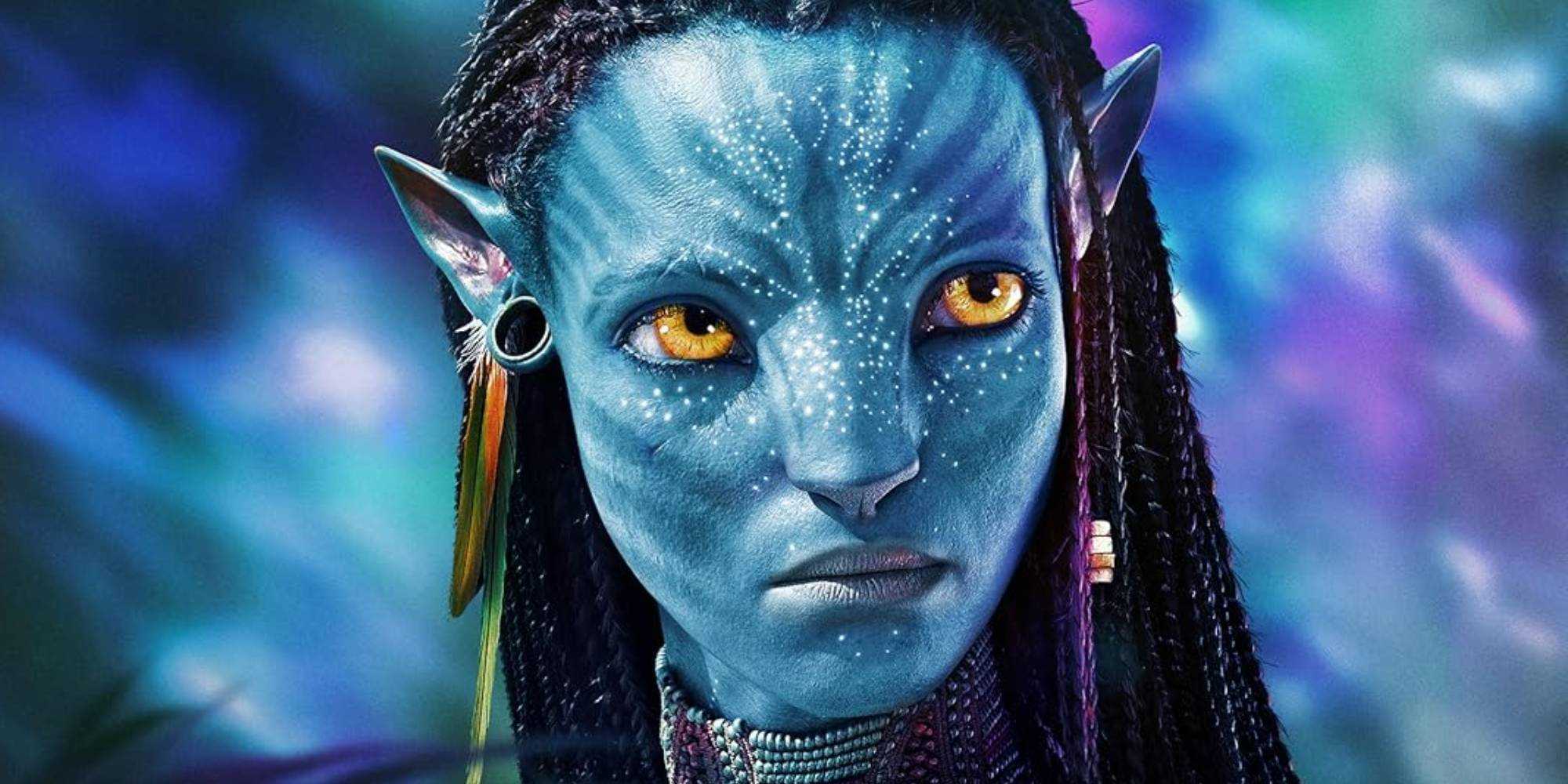 Zoe Saldana as Neytiri looking to the side in Avatar The Way of Water