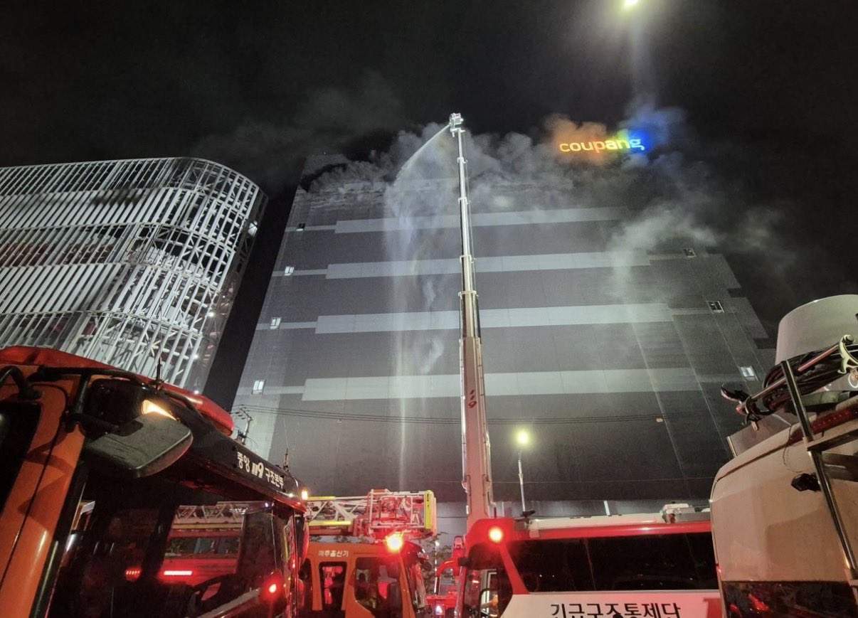 韓國仁川Coupang物流中心火警持續58小時未熄，建築結構受損下令周邊緊急疏散