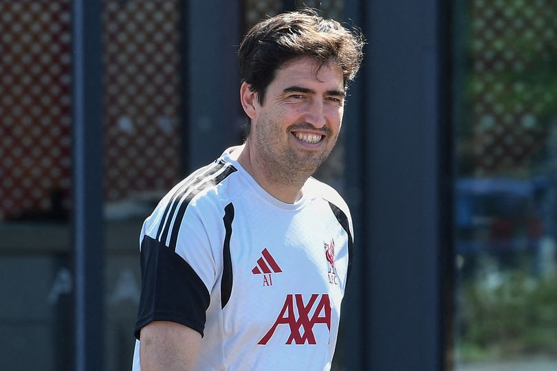 Liverpool head coach Andoni Iraola.