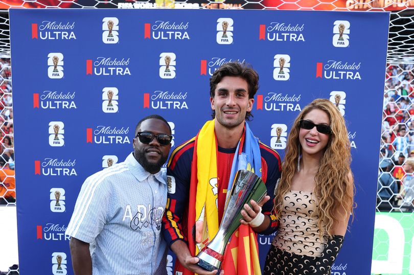 Kevin Hart with Shakira and Ferran Torres