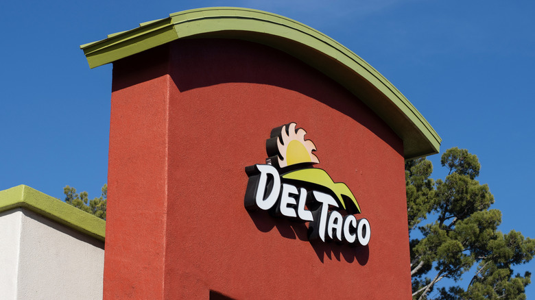 Del Taco fast food joint exterior with blue sky in the background