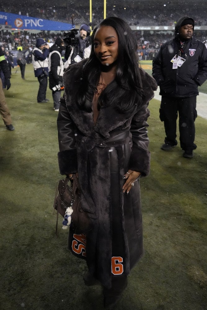Jan 10, 2026; Chicago, IL, USA; Decorated United States gymnast Simone Biles on the sidelines prior to an NFC Wild Card Round game between the Chicago Bears and the Green Bay Packers at Soldier Field. Mandatory Credit: David Banks-Imagn Images