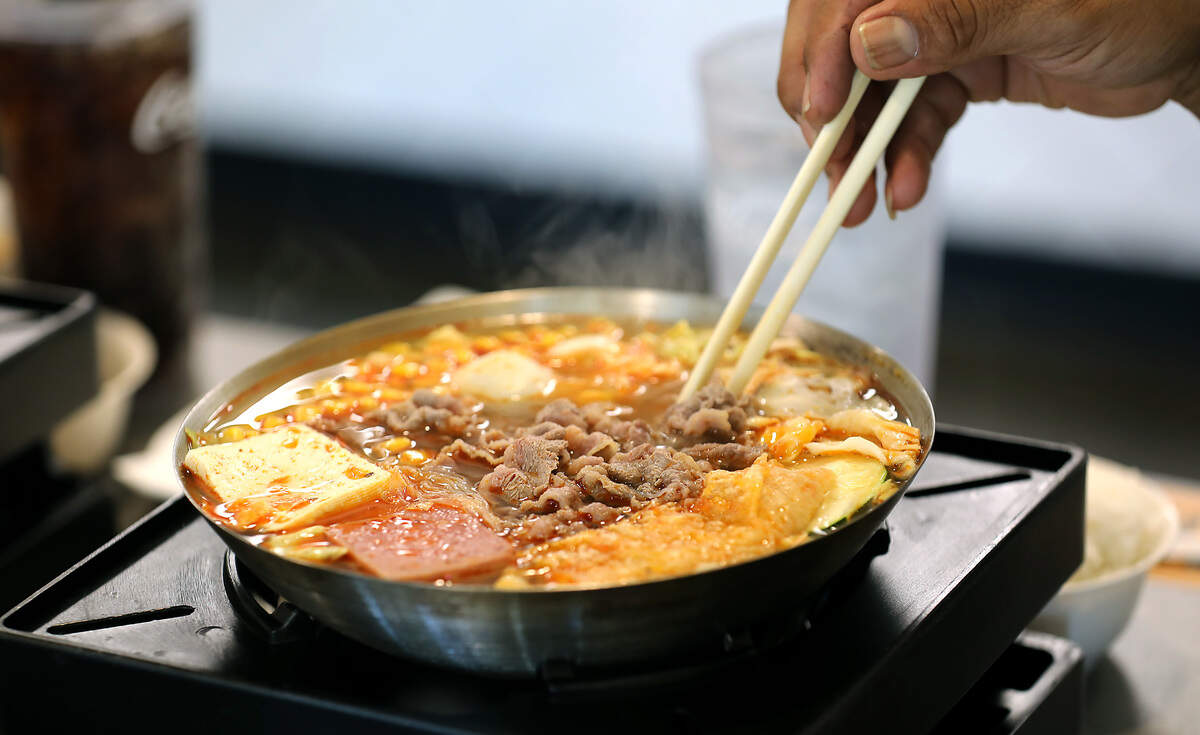 What is mini ‘hot pot'? New restaurant brings tasty trend to Tri-Cities