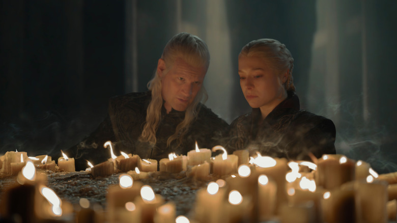 Daemon and Rhaenyra whispering by the sept in the Red Keep in House of the Dragon