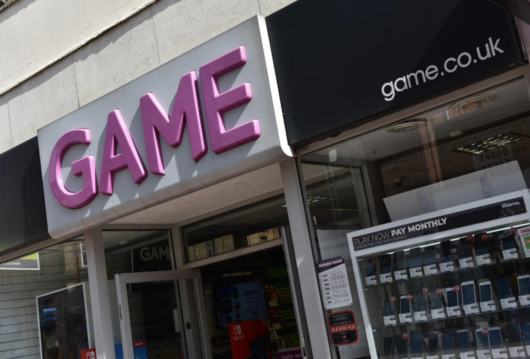 US physical game sales hit new low as dev hits out at fans over digital ...