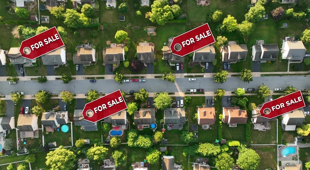 Home listing prices fall 2.5% in record drop