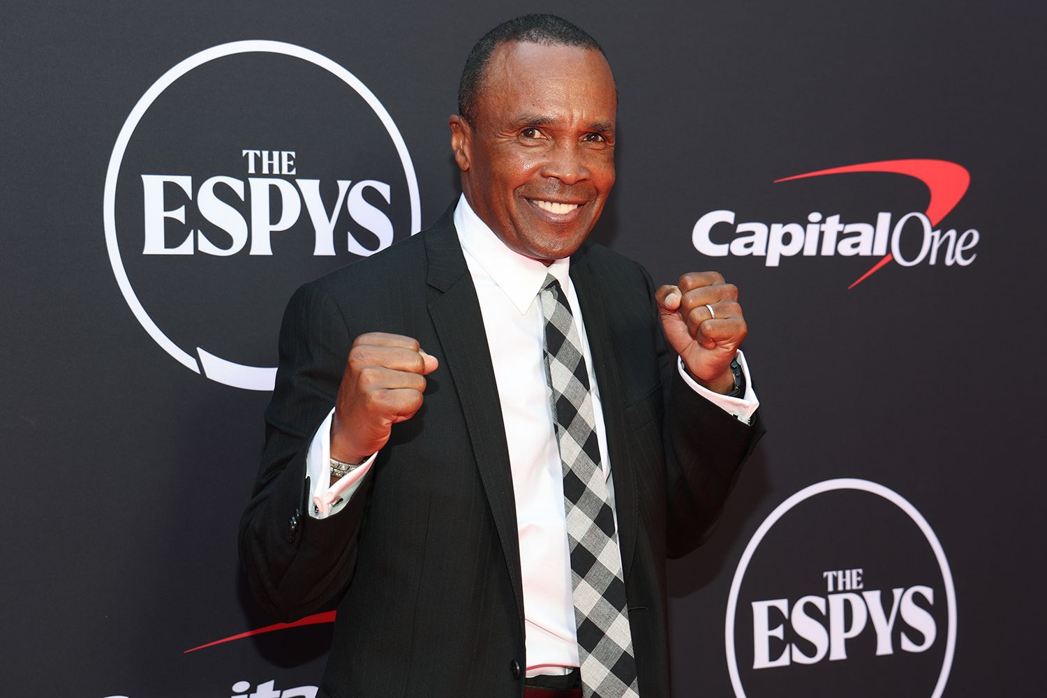 Sugar Ray Leonard marks 20 years of sobriety with 'gratitude and grace'