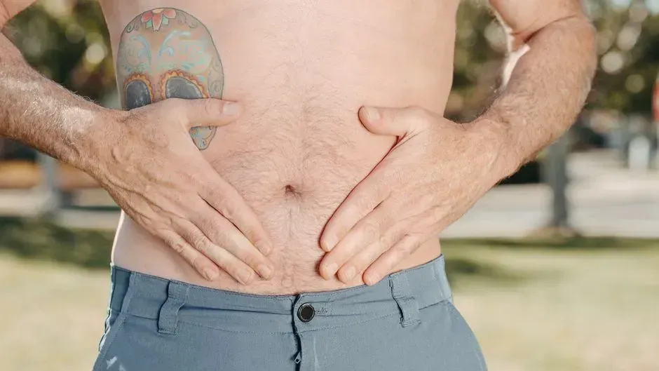 1. Bloating that shows up after almost every meal (Image Credits: Pexels)