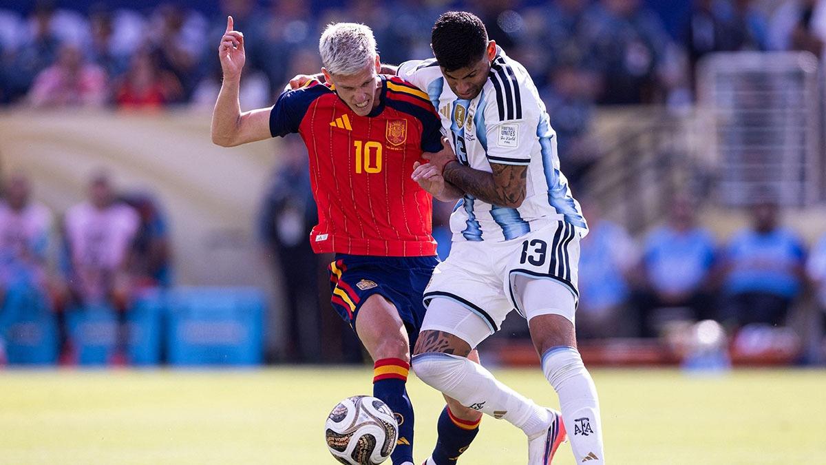 Soccer Star Cristian Romero Snubs Donald Trump's Handshake During World Cup Final Presentation