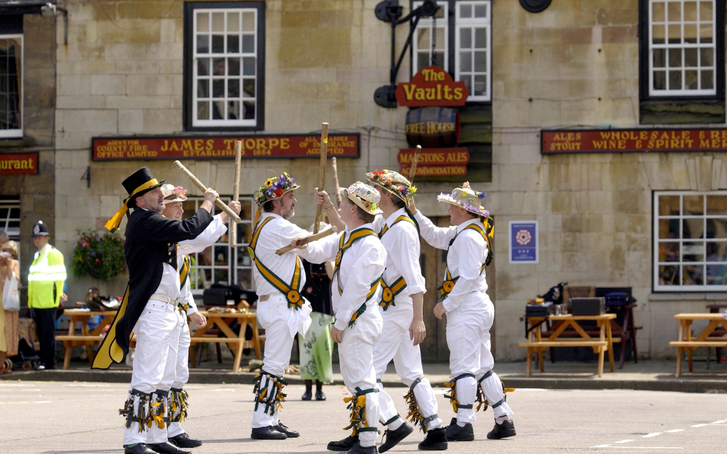 rutland morris men uppingham market square royal walkabout
