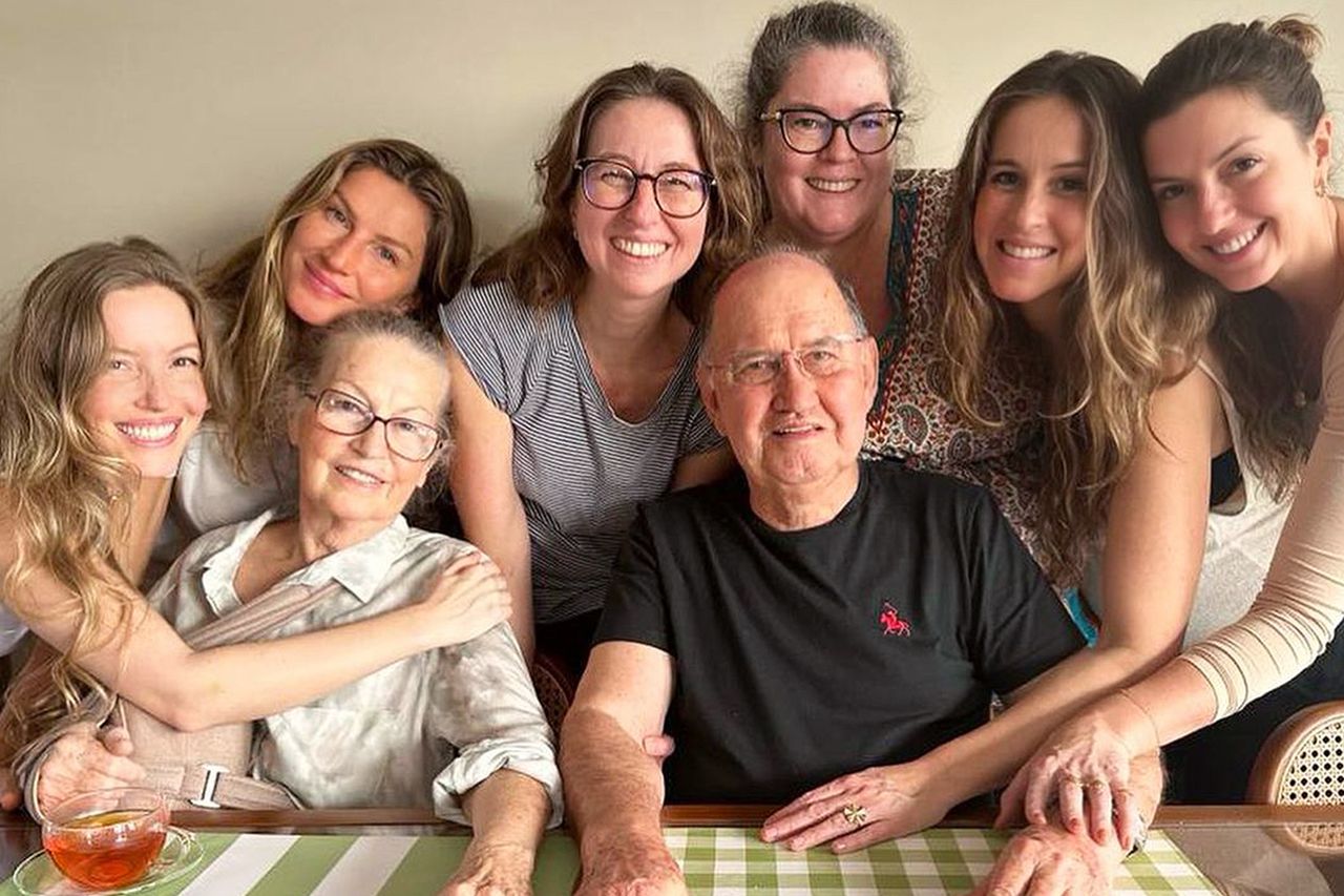 Gisele Bundchen Shares Rare Photo of Her 5 Sisters in Brazil Family Reunion Snap