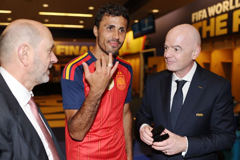 Rodri shows off his championship ring, given to him by Gianni Infantino