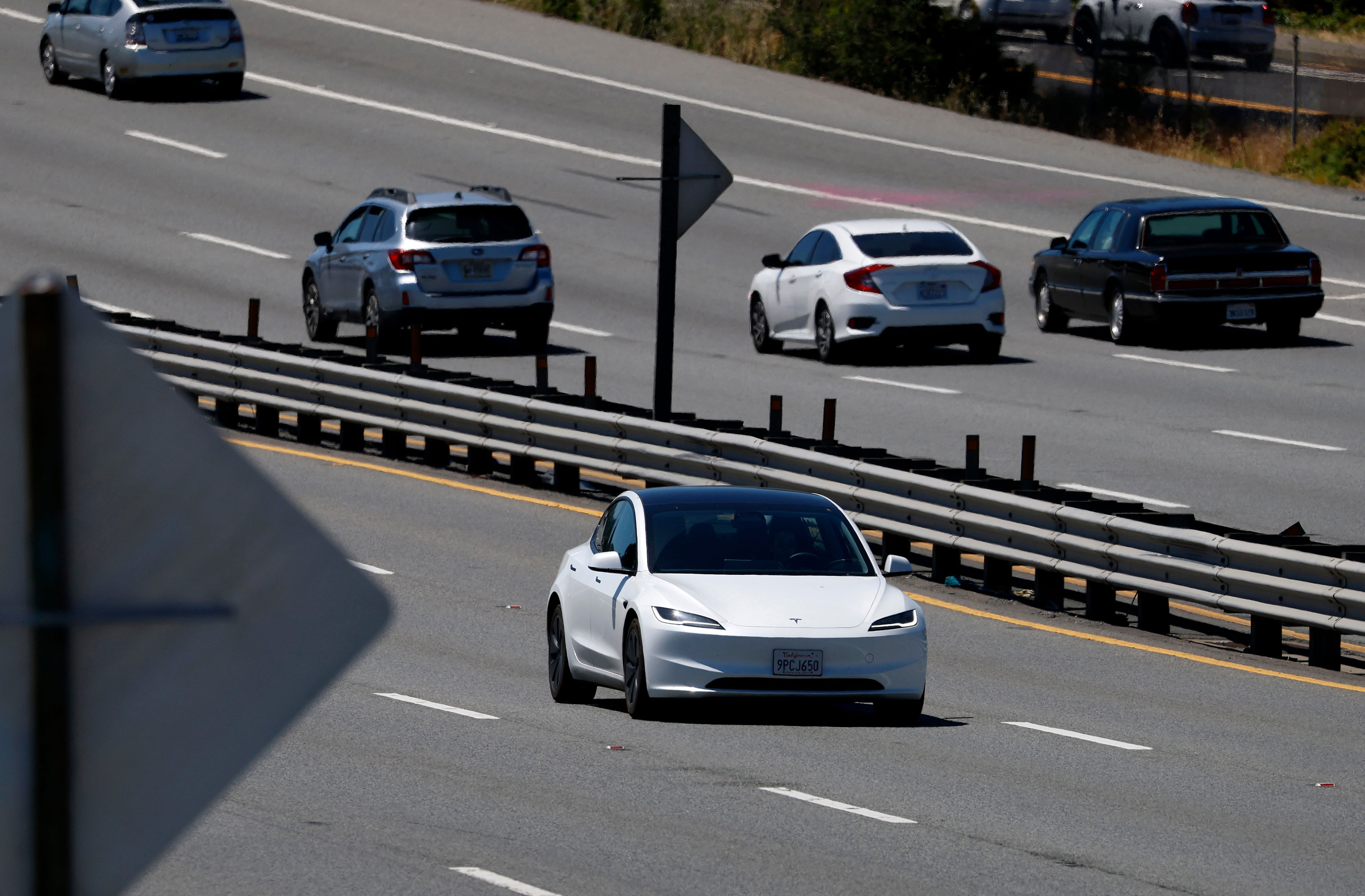 Uber rider accuses his Tesla driver of sleeping at the wheel