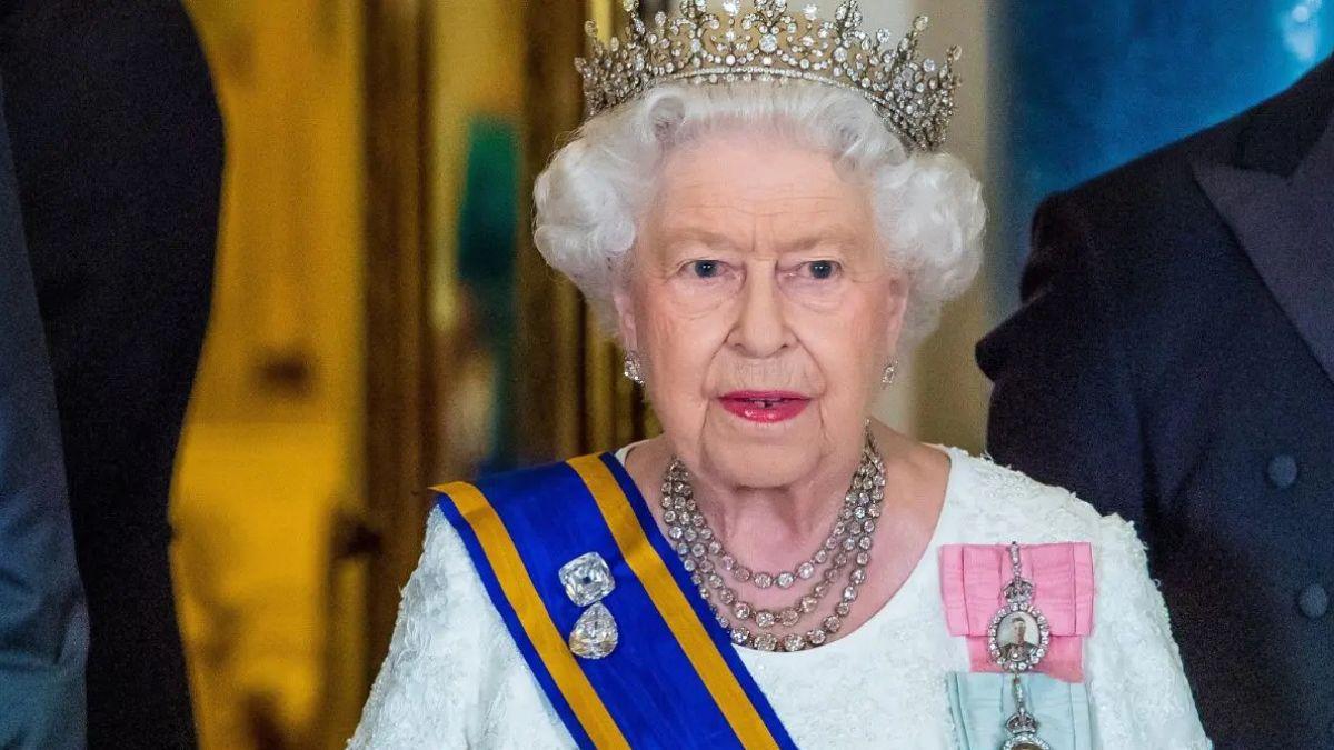 Queen Elizabeth Once Suggested Princess Charlotte 'Looks After' Older Brother Prince George, Pal Claims: 'It Is Second Child Syndrome'