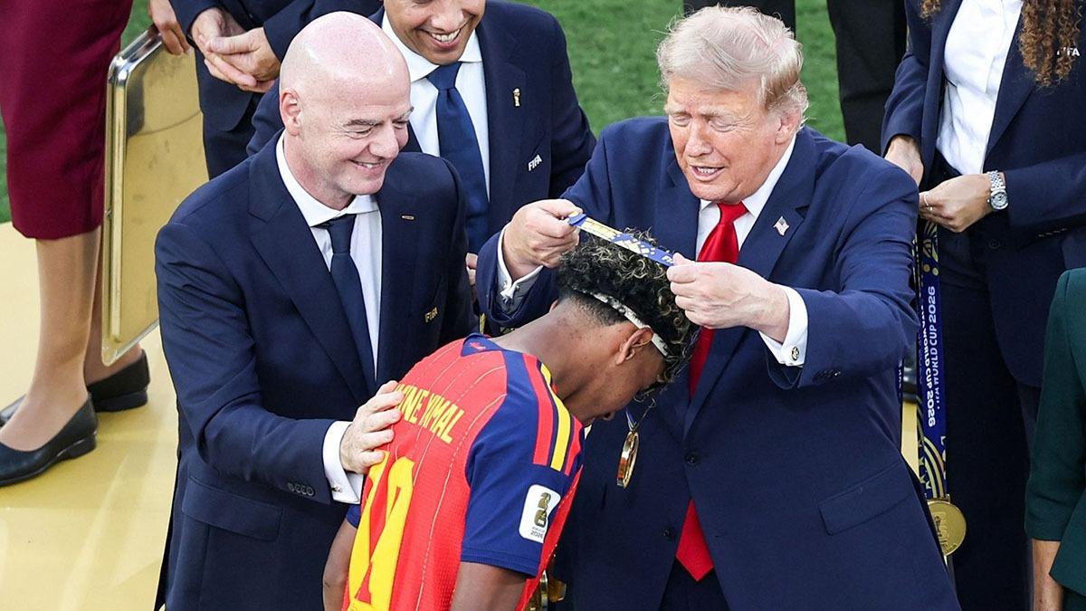 Soccer Star Cristian Romero Snubs Donald Trump's Handshake During World Cup Final Presentation