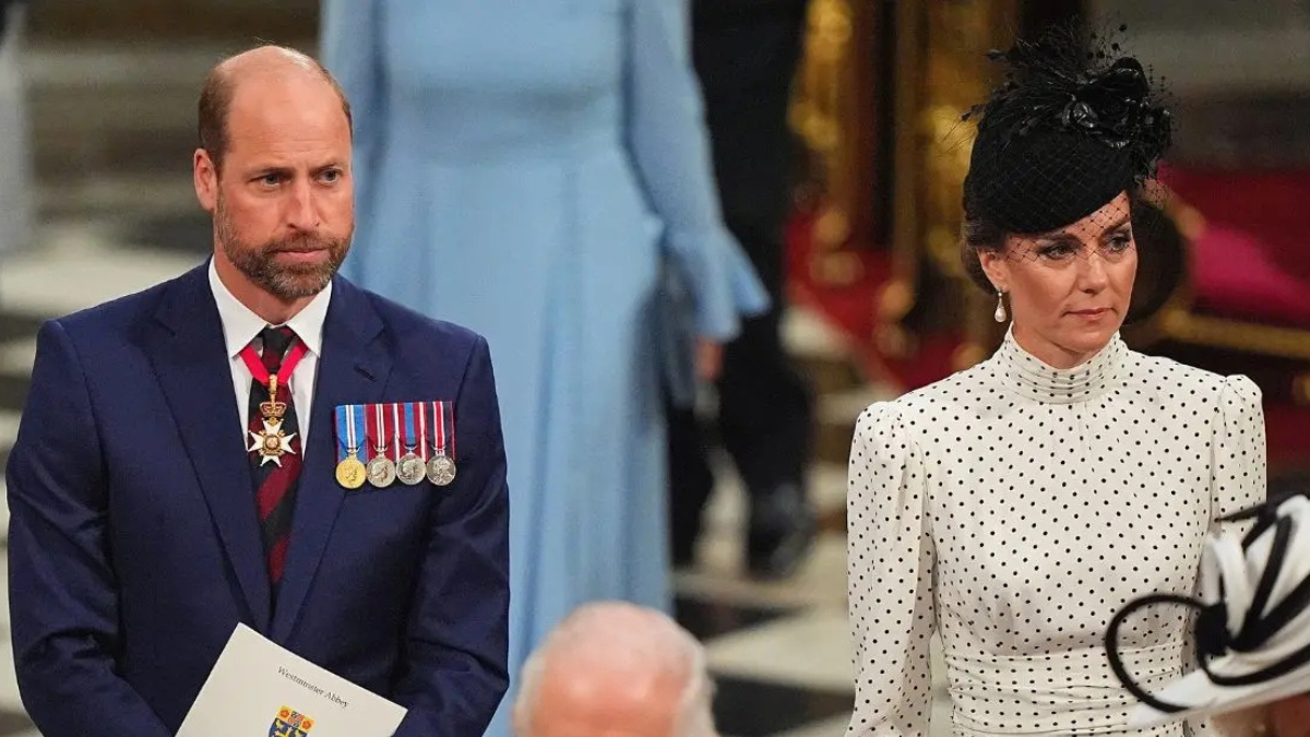 Queen Elizabeth Once Suggested Princess Charlotte 'Looks After' Older Brother Prince George, Pal Claims: 'It Is Second Child Syndrome'