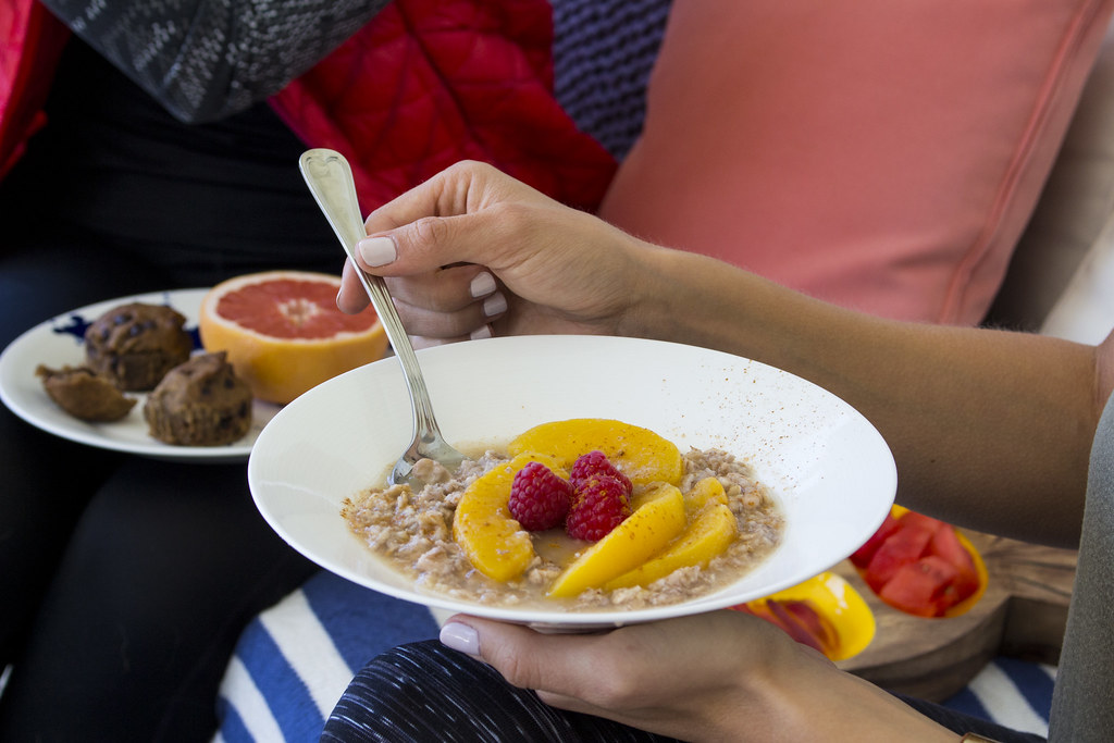 2. Plain Oatmeal with Nut Butter and Fruit (ella.o, Flickr, CC BY 2.0)