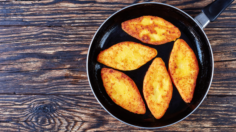 A skillet of corn dodgers