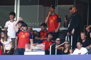 Spanish actor Javier Bardem, US actress Jessica Alba (2ndR) and US actor Danny Ramirez react after Spain scored the opening goal which was later denied during the 2026 World Cup football tournament final match between Spain and Argentina at the New York/New Jersey Stadium in East Rutherford on July 19, 2026. (Photo by CHARLY TRIBALLEAU / AFP)