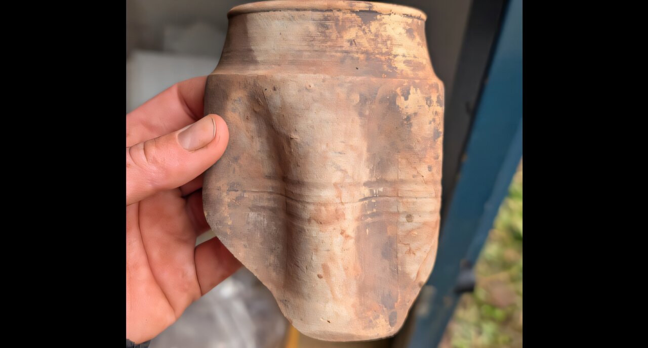 Archaeological dig reveals full extent of Roman villa with intricate mosaic and bath house
