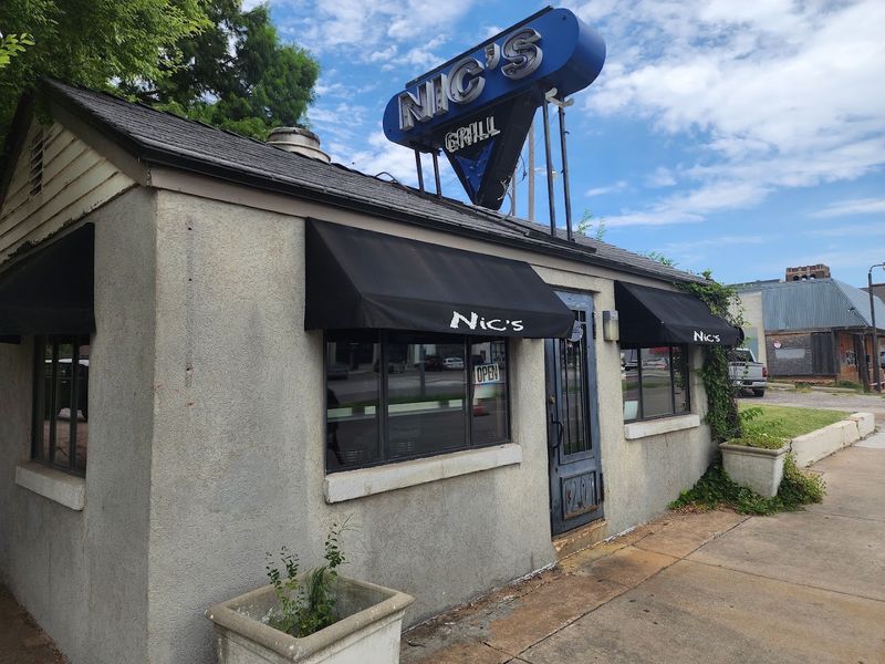 8. Nic's Grill