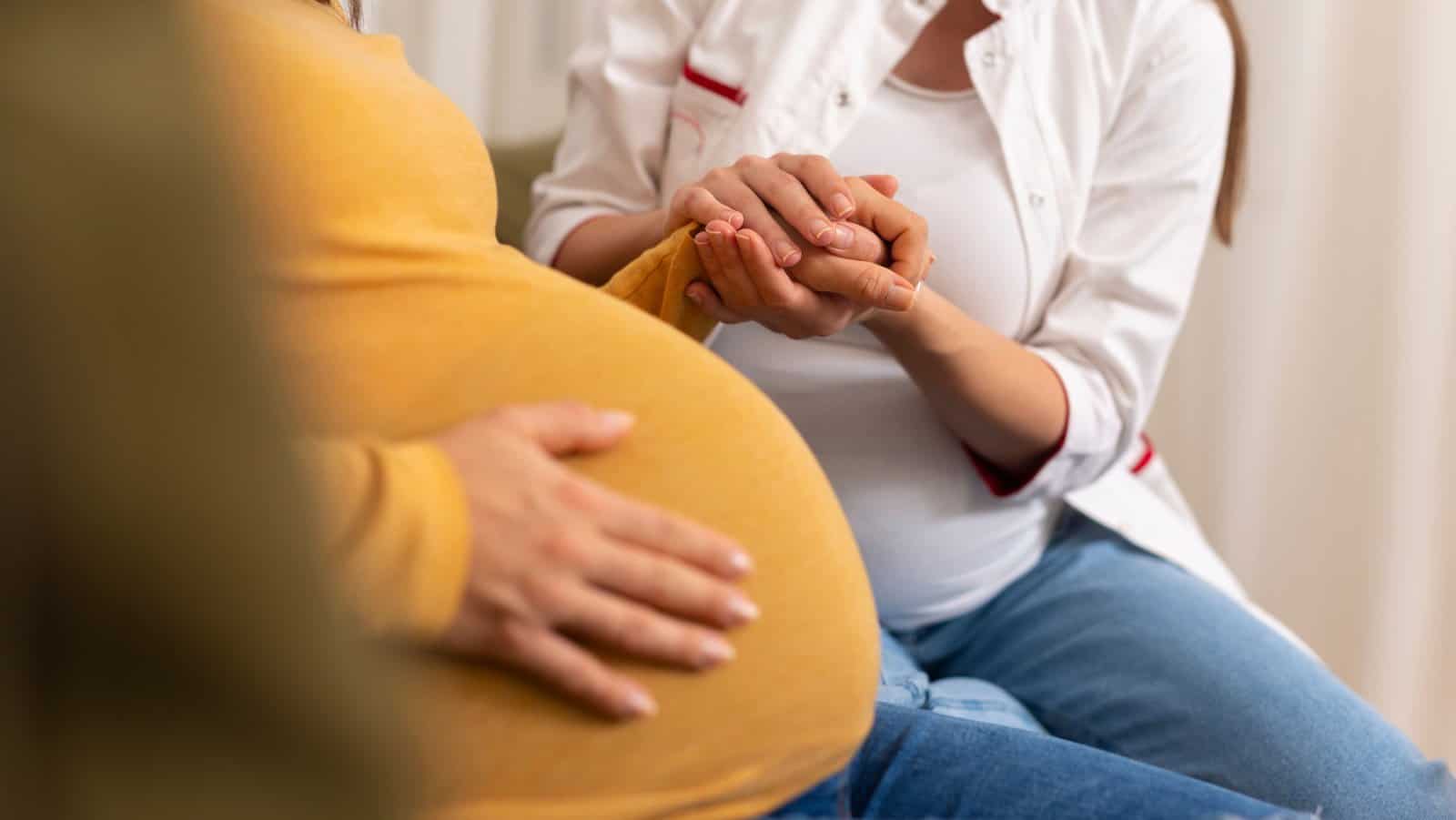 17 nurses working in the labor and pregnancy unit are pregnant at the same time