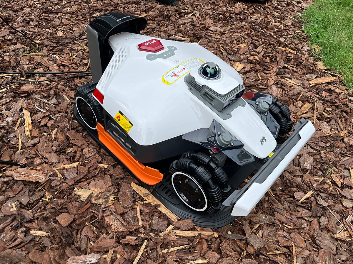 Best Robot Lawn Mowers_Mammotion Luba 3