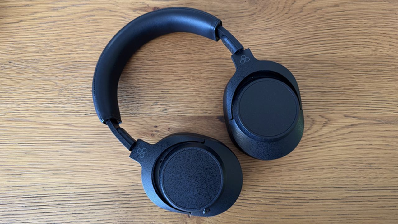 Final UX5000 headphones
