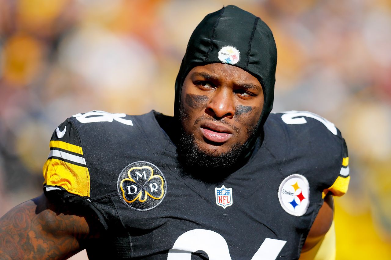 Le'Veon Bell playing for the Pittsburgh Steelers