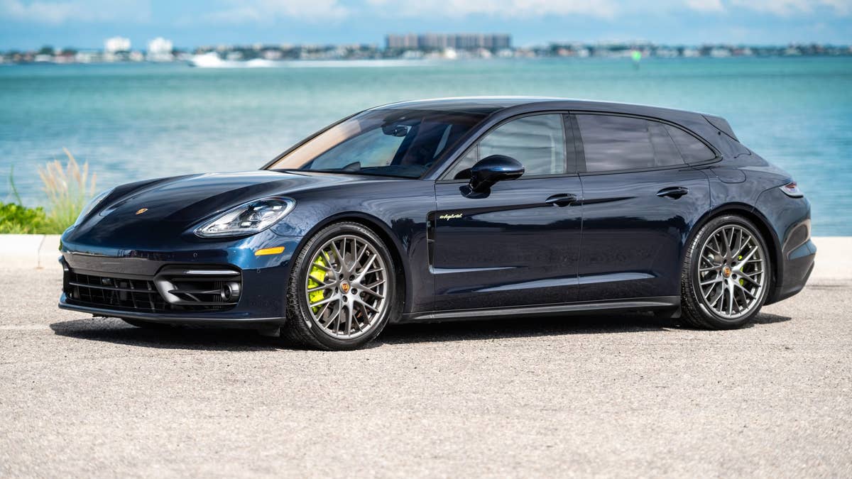 2023-porsche-panamera-4s-e-hybrid-sport-turismo
