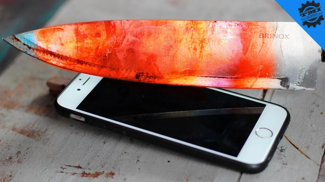Faca quente à 1000ºC vs celular