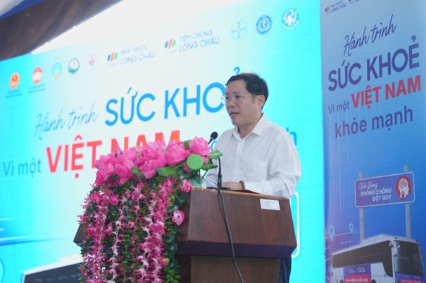 Long Châu tổ chức khám tầm soát đột quỵ miễn phí cho người dân Lâm Đồng