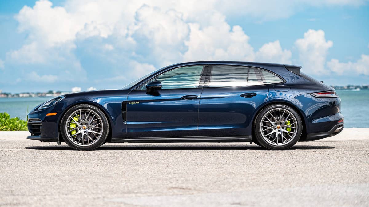 2023-porsche-panamera-4s-e-hybrid-sport-turismo