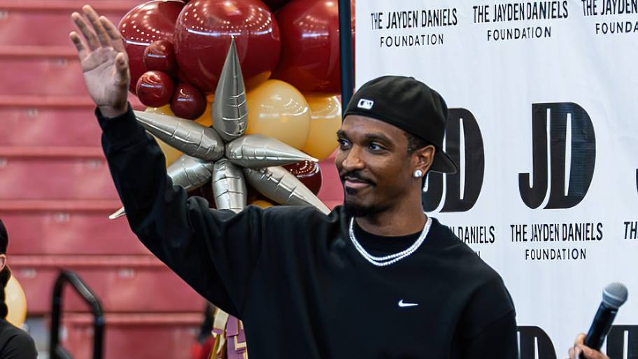 Commanders QB Jayden Daniels gives back before training camp