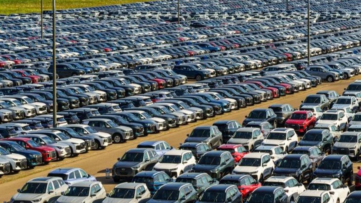 America's biggest car market slowdown is here: Why dealers are struggling to move inventory