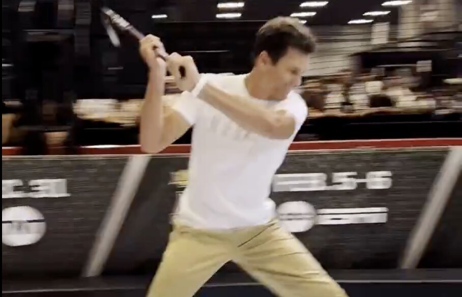 Tom Brady angrily hurls hockey stick — narrowly missing Fanatics Fest staffers — after losing contest to Justin Bieber