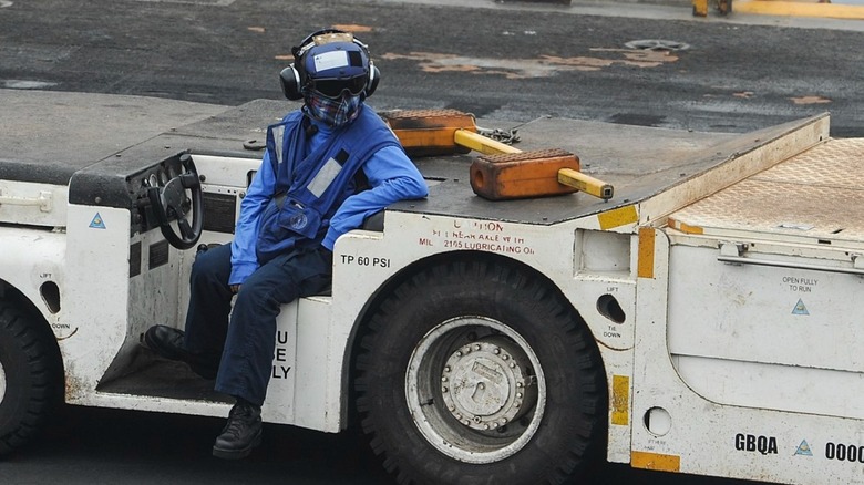 What Are Tow Tractors And Why Do Aircraft Carriers Have Them?