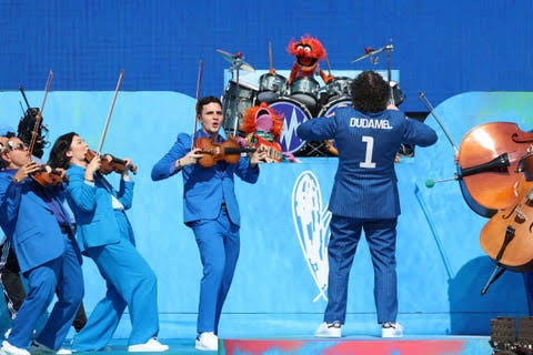 Thích thú dàn nhân vật Muppets và Sesame Street xuất hiện tại show chung kết World Cup 2026