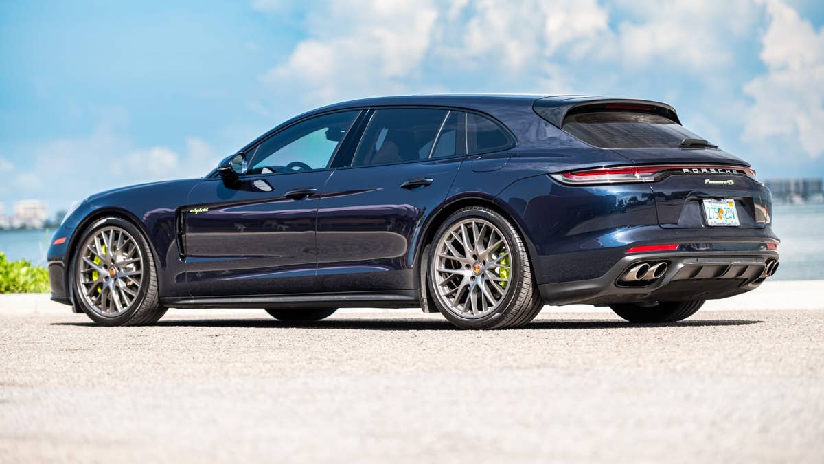 2023-porsche-panamera-4s-e-hybrid-sport-turismo