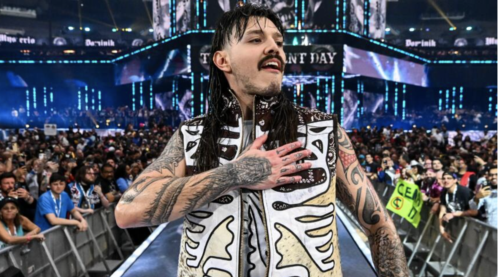 Dominik Mysterio flips off popular streamer who filmed Penta without his mask