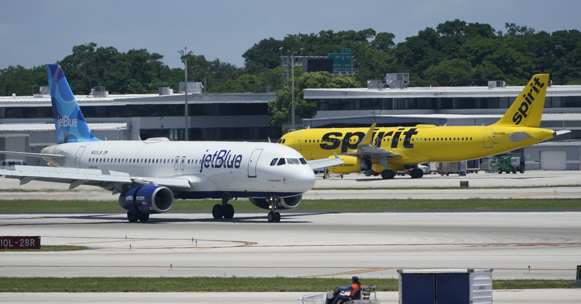JetBlue wins Spirit slots at LaGuardia Airport, eyes move to Marine Air Terminal as airlines fight for space