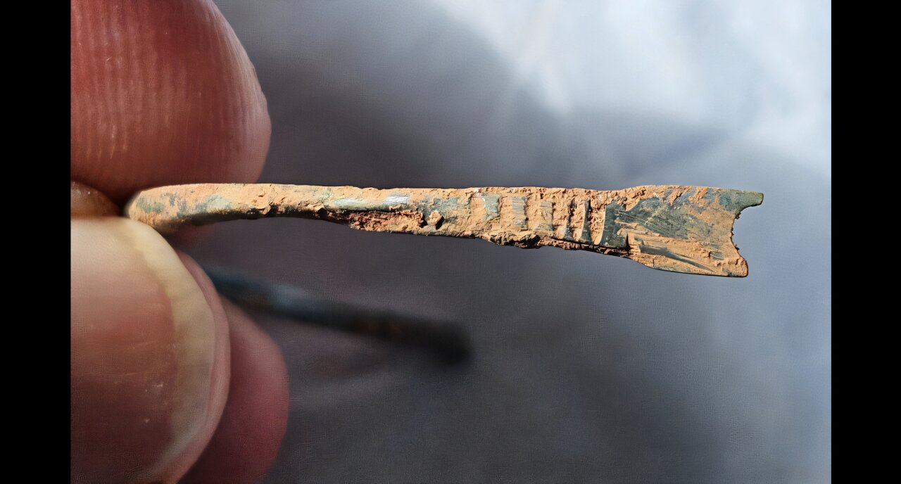 Archaeological dig reveals full extent of Roman villa with intricate mosaic and bath house